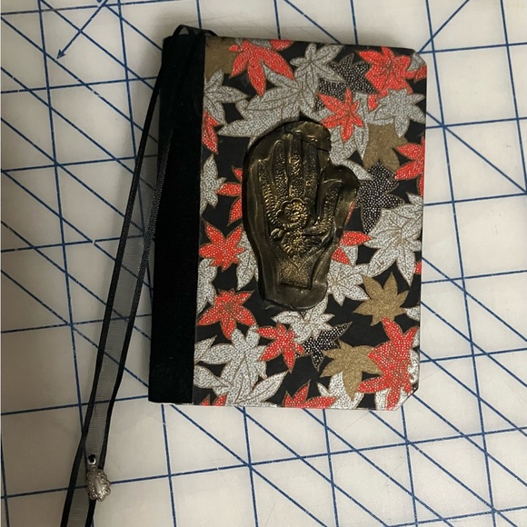 Leaf Pattern Small Notebook with Hand Design - Picture 1 of 3